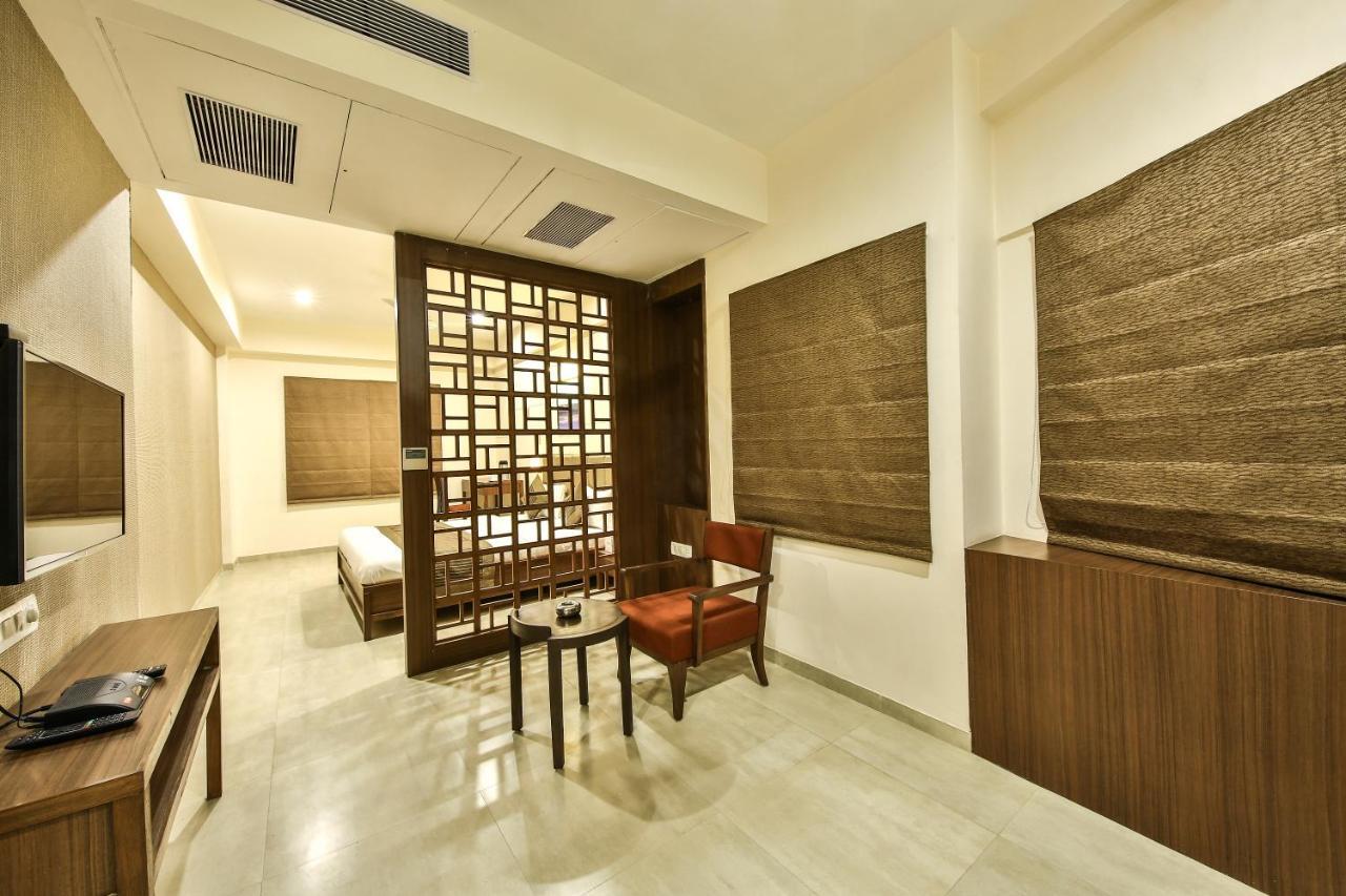 Fabhotel Flora Vastral アーメダバード エクステリア 写真