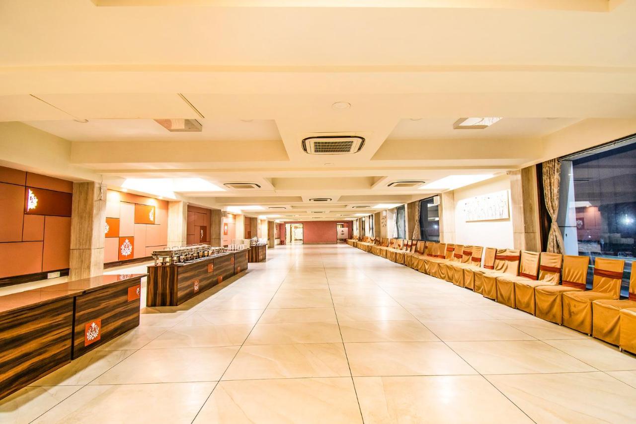 Fabhotel Flora Vastral アーメダバード エクステリア 写真